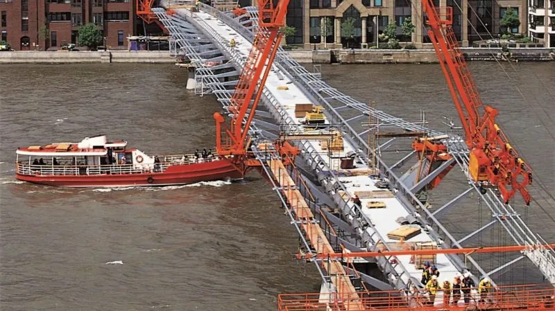 London’s “Wobbly” Millennium Bridge Turns 25: From Embarrassment to Icon